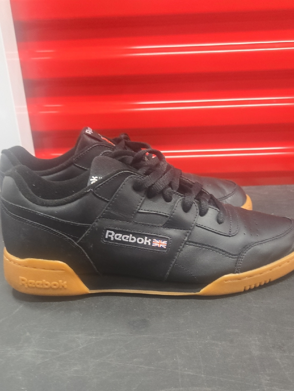 Reebok Men's Black Leather Sneakers with Gum Sole Size 11*****